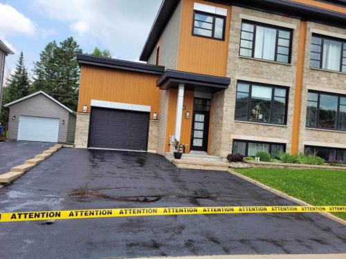 Travaux effectué dans le secteur de Notre-Dame-Des-Laurentides dans le Haut-De-Charlesbourg à Québec sur la rue Gaudias-Villeneuve.